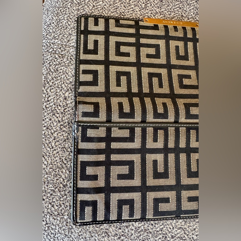 Givenchy Black & Taupe Signature Geometric Wallet - Picture 7 of 10